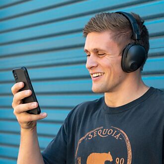 平價耳罩式藍牙耳機新紀元｜ JLab 推出 Studio Pro耳罩式藍牙耳機