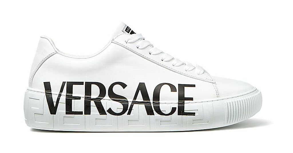 Versace Logo白色低筒休閒鞋，2萬2500元。（Versace提供）