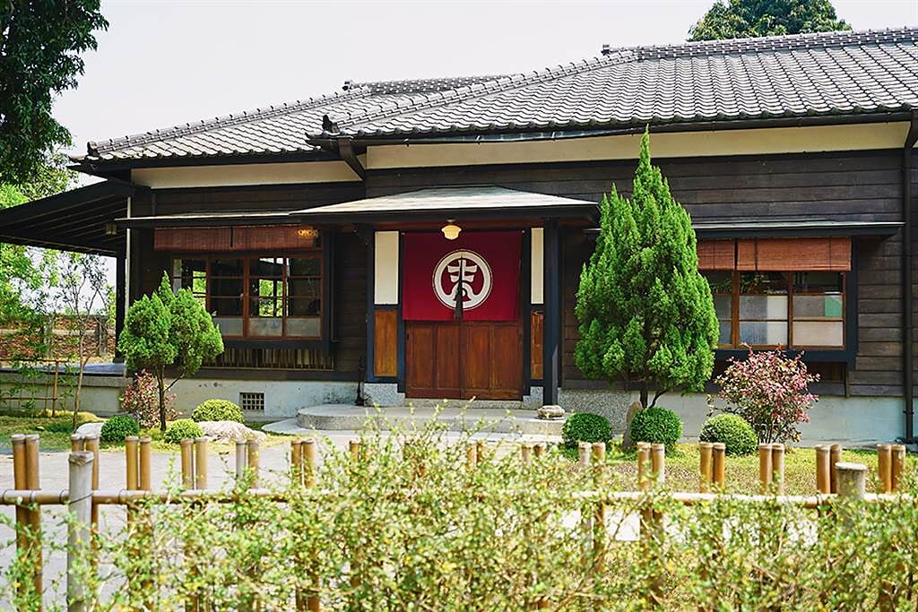 「吉照故里茶道院」是80年歷史的獨棟日式檜木建築，結合日式茶道訴說橋仔頭的故事。（攝影/Cindy Lee）