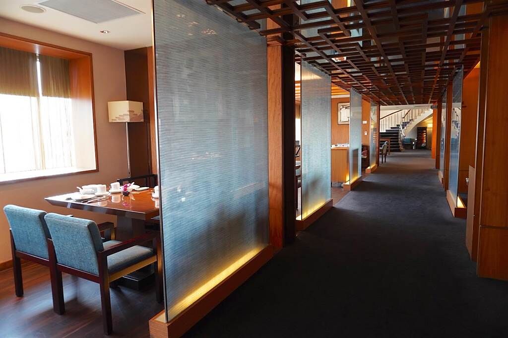 台北喜來登大飯店的米其林2星餐廳「請客樓」為防疫而暫停營業至5／28。（何書青攝）