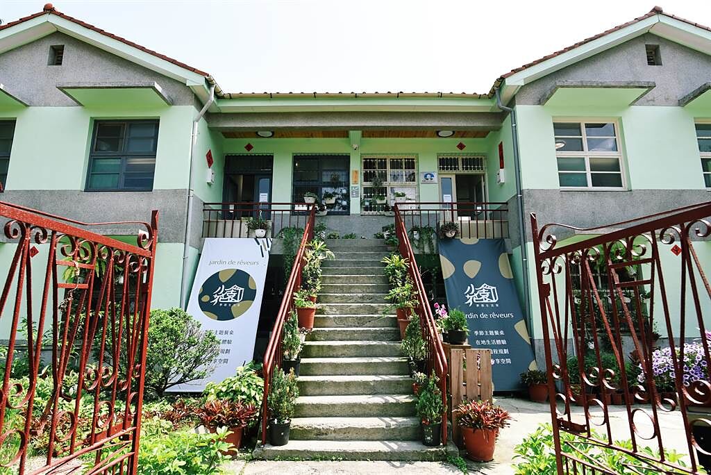 2021年3月才開幕的小花園夢想生活家，是中興新村第一間合法立案、登記的民宿。(圖／遠見提供)