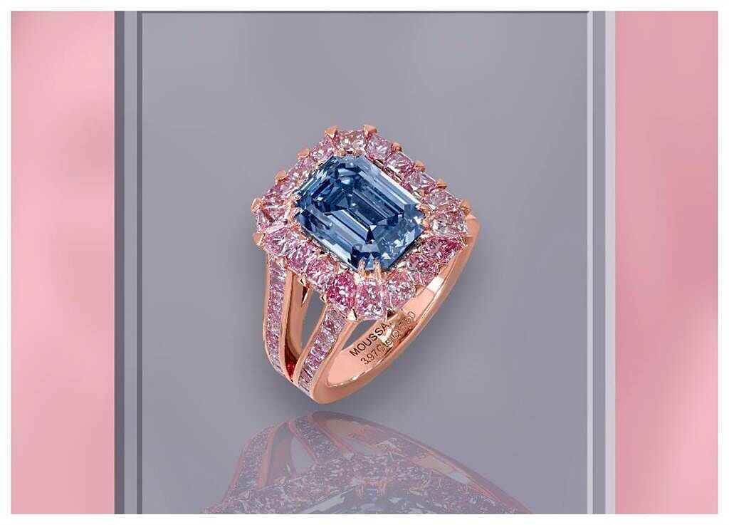 Moussaieff by Anna Hu藍鑽戒指，主石為3.97克拉藍鑽。（Moussaieff by AnnaHu提供）