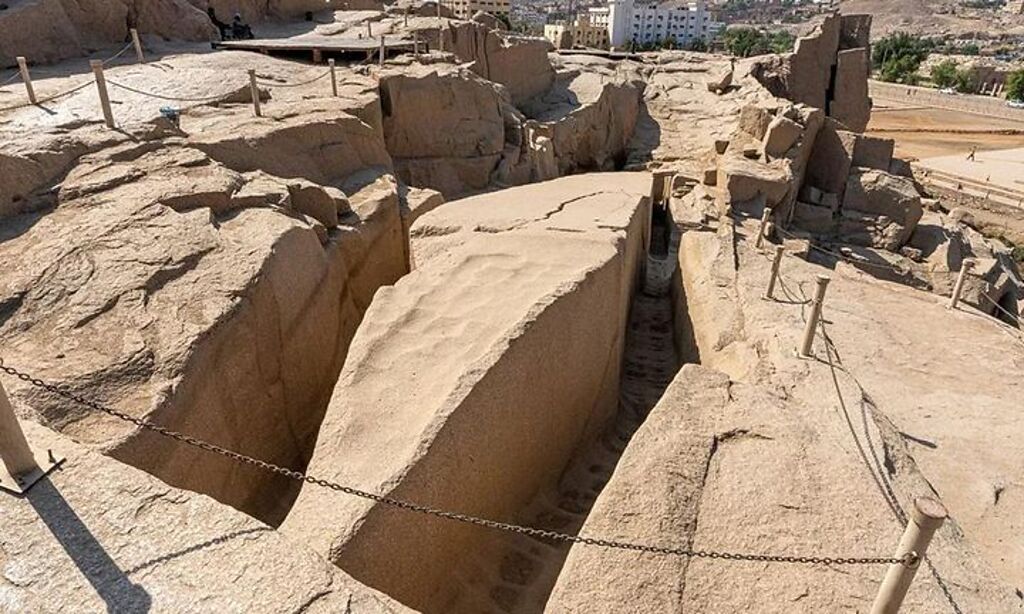 ▲未完工的方尖碑吸引無數考古迷。　圖：埃及旅遊推廣局╱提供