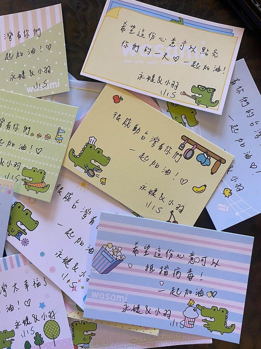 賈永婕與女兒一起寫感謝卡片，也加上小S名字。（摘自臉書）