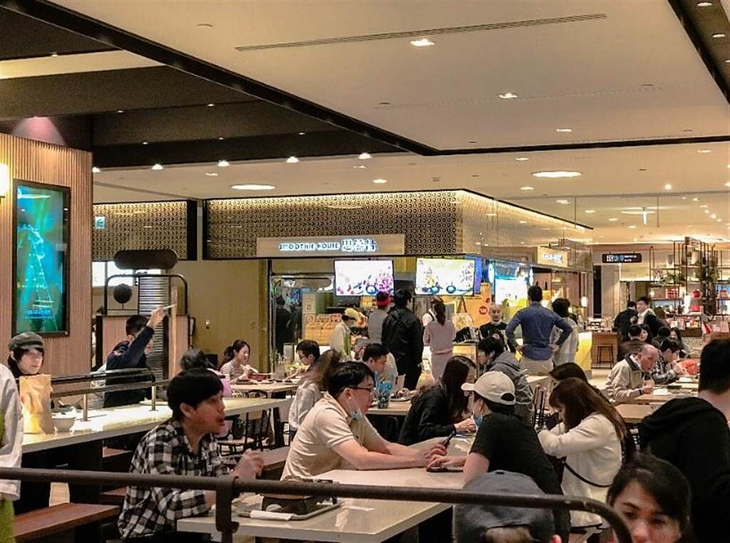 共體時艱，台北101美食街及餐廳5日起可自訂停業10天。（郭家崴攝）