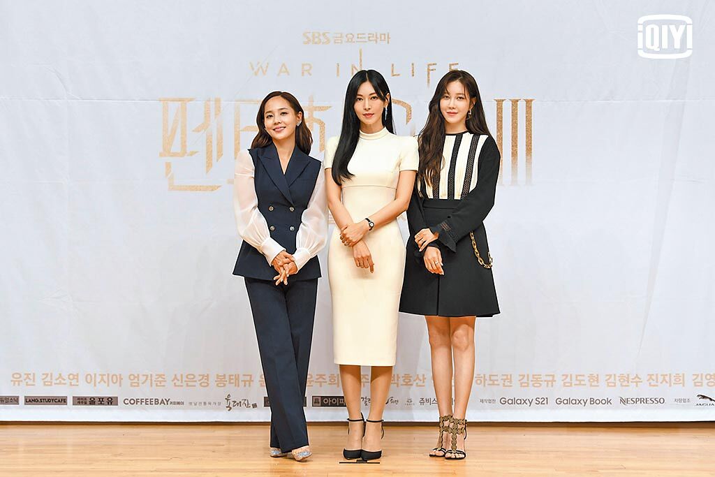 柳真（左起）、金素妍、李智雅3大女主角昨出席《上流戰爭3》記者會。（愛奇藝國際站提供）