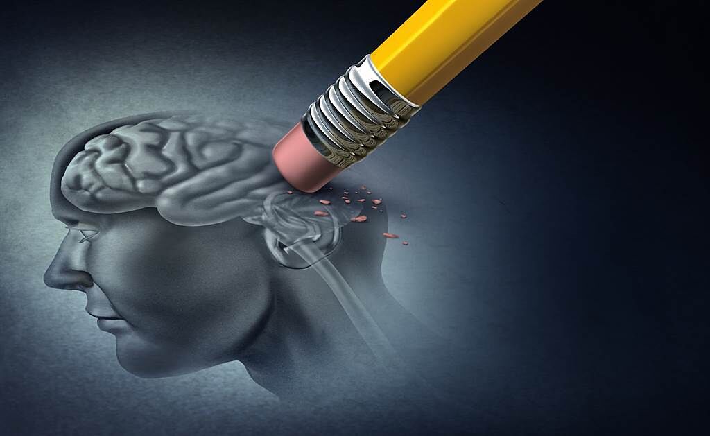 中風或腦傷患者別氣餒，「強迫使用治療法」有望改善大腦機能。(示意圖/Shutterstock)