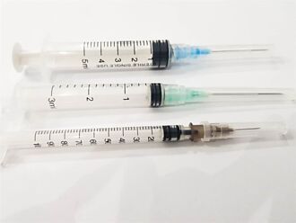 竹北衛生所「精準打疫苗」多受惠165人 關鍵秘密在針筒