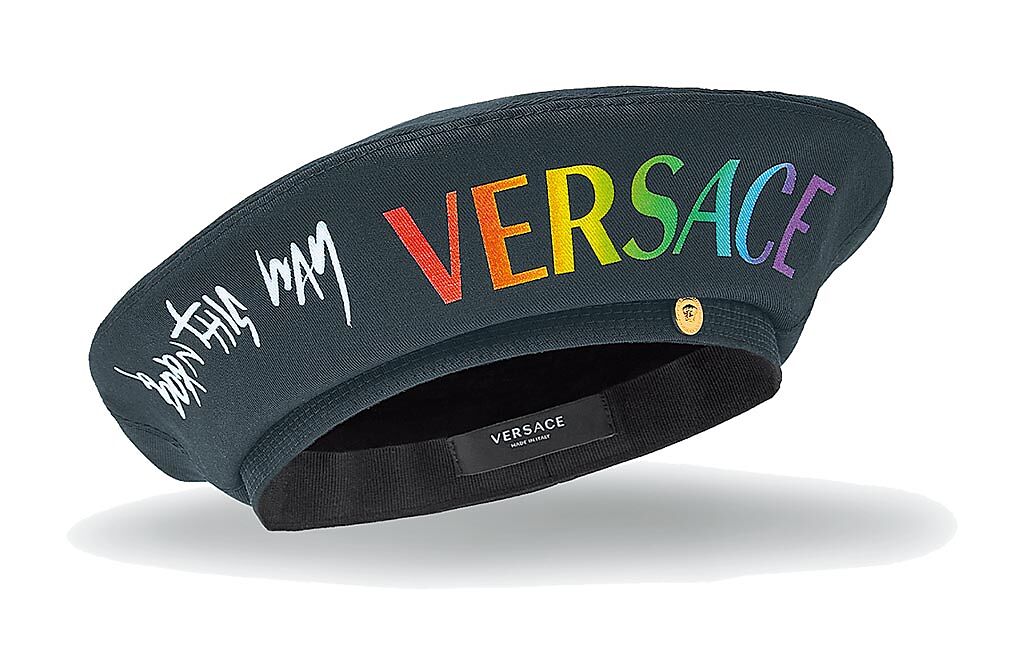 Versace x Born This Way Foundation黑色貝雷帽，價格店洽。（Versace提供）