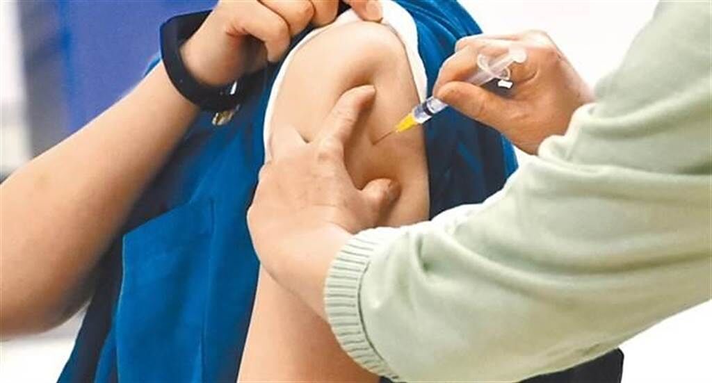 台北市驗光師公會表示，驗光師都必須出示執照才能施打疫苗，並非如媒體報導。（本報資料照片）