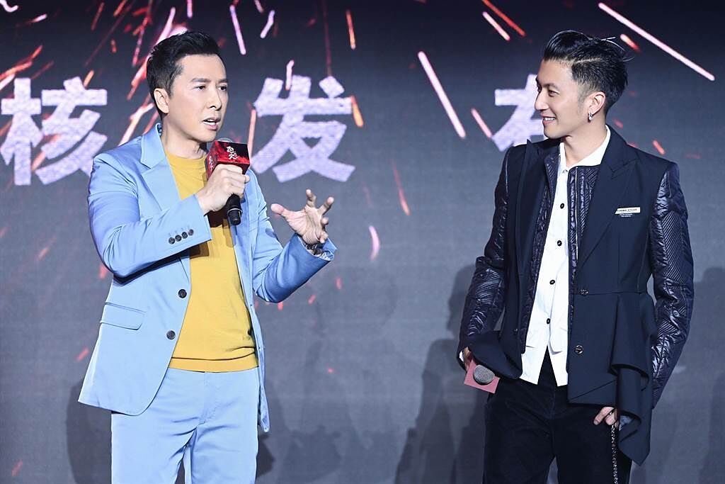 甄子丹（左）、謝霆鋒出席《怒火》上海發布會。（英皇電影提供）