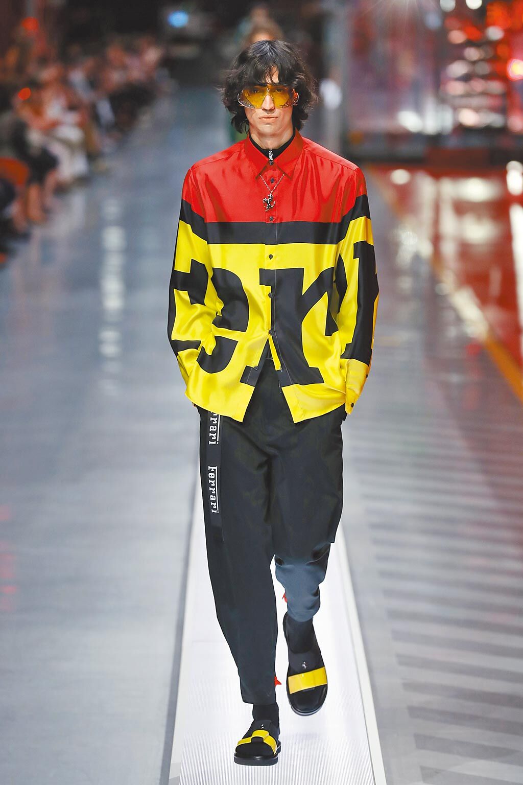 Rocco Iannone大量運用品牌經典顏色紅、黃、藍、綠，將法拉利美學延伸至時尚領域。（CFP）