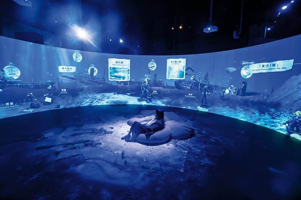 受影視娛樂的影響，水下考古往往喚起人們的好奇心，近年國內多場水下考古展覽，也大受民眾歡迎。（林旻萱攝）