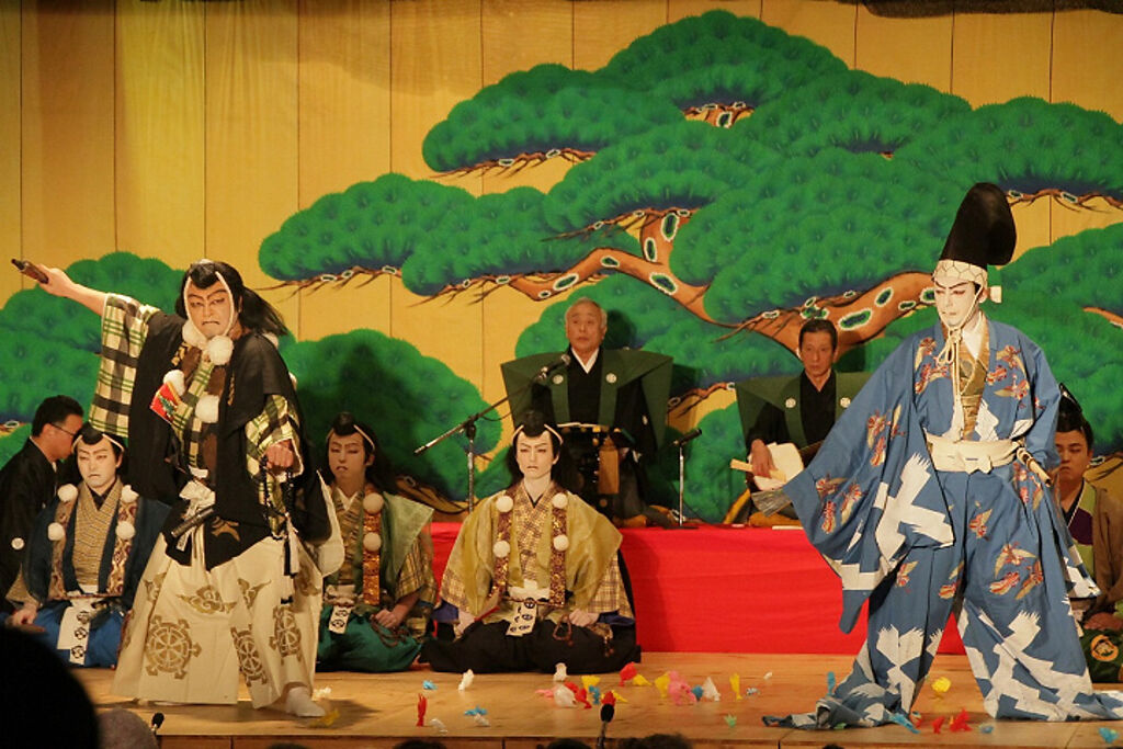 田峯觀音奉納歌舞伎是由當地村民合力表演，並非專業演員，反而更令人感動。　圖：愛知縣東三河廣域觀光協議會／提供
