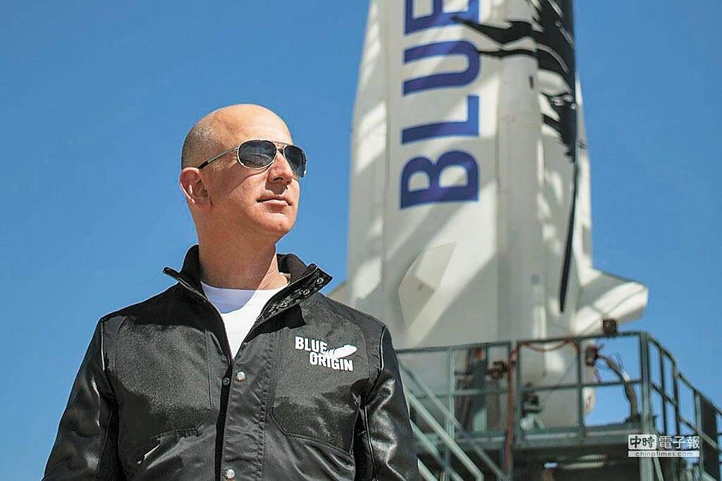 貝佐斯旗下航太事業藍源公司（Blue Origin）載人太空船今夏準備升空，太空船首飛座位網路競標，最高出價來到280萬美元（新台幣7832萬元）。（藍源公司）