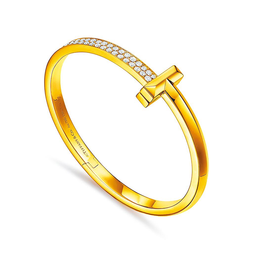 Tiffany T1 18K金寬版鋪鑲鑽石手環，70萬5000元。（Tiffany & Co.提供）