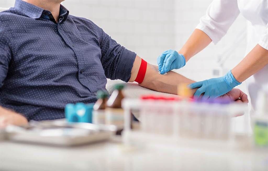 全台血液庫存量嚴重不足，衛福部呼籲民眾踴躍捐血。（示意圖／Shutterstock）
