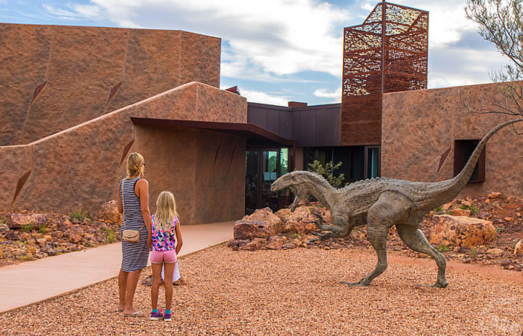 澳洲世紀恐龍博物館是世界上大型的恐龍化石博物館 (圖片：昆士蘭旅遊及活動推廣局提供)