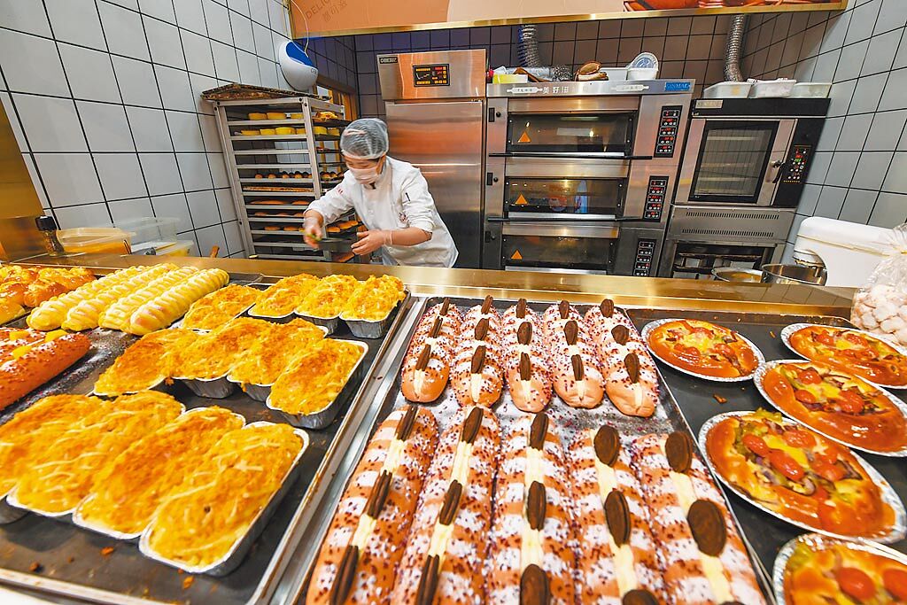 台北市糕餅同業公會觀察，疫情爆發以來烘焙業者業績至少掉5成。（CFP)