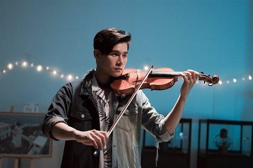 李齊劇中發揮小提琴家才華。（七十六号原子、myVideo提供） 