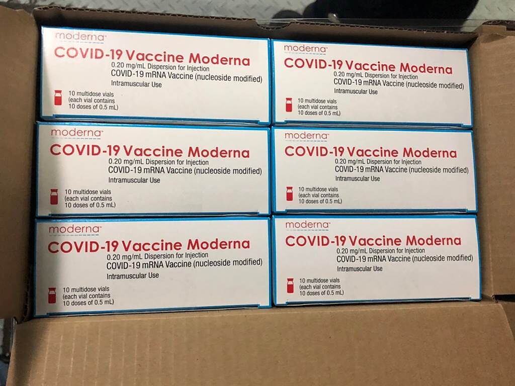 第二批共24萬劑莫德納疫苗已於今（18日）下午順利抵台，食藥署拚6月25日完成檢驗。（食藥署提供）