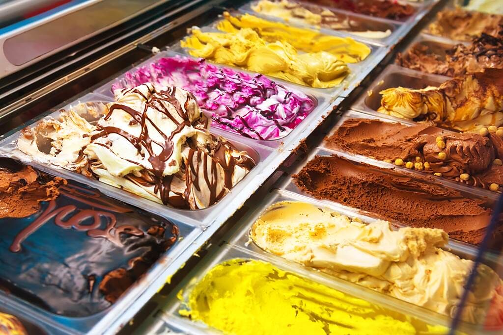 不少吃到飽店家會引進知名品牌冰淇淋，讓消費者感受到物超所值。(示意圖/Shutterstock)