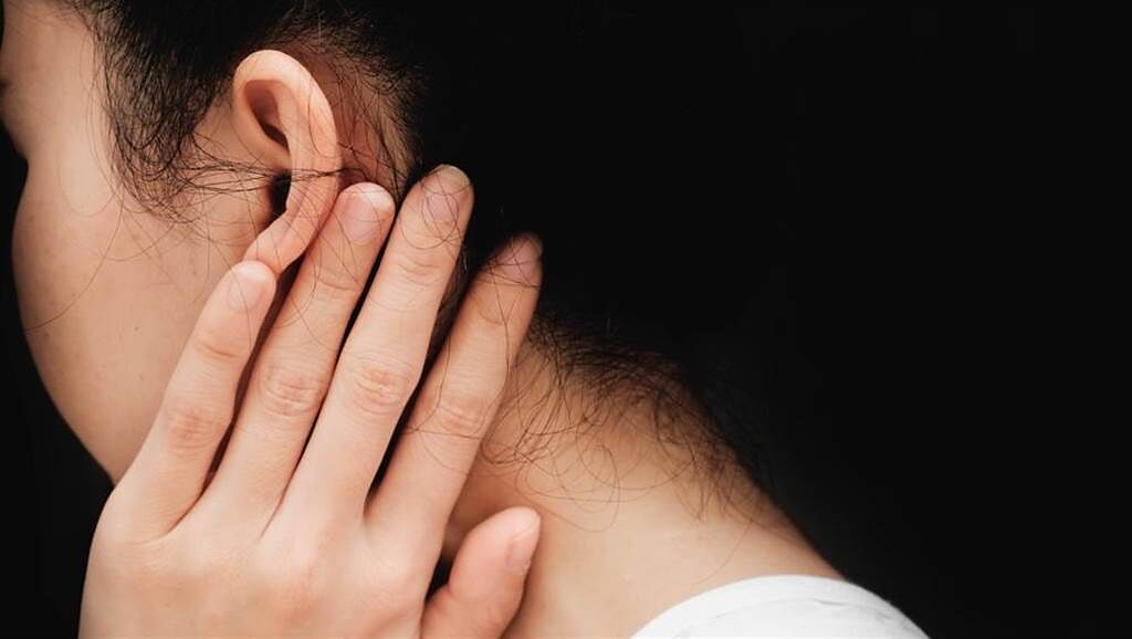 耳鳴會聽見自己心跳，是心臟還是耳朵不正常？(示意圖/Shutterstock)