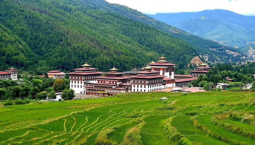 KLOOK推出「線上旅行」專區，可讓你探索不丹首都亭布市區。（KLOOK提供／黃慧雯台北傳真）