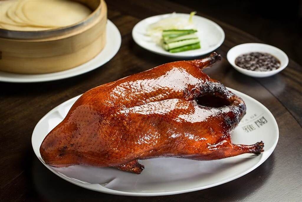 台北文華東方酒店「雅閣」中餐廳推出「舒肥慢烤櫻桃鴨」外帶。（圖／台北文華東方酒店提供）