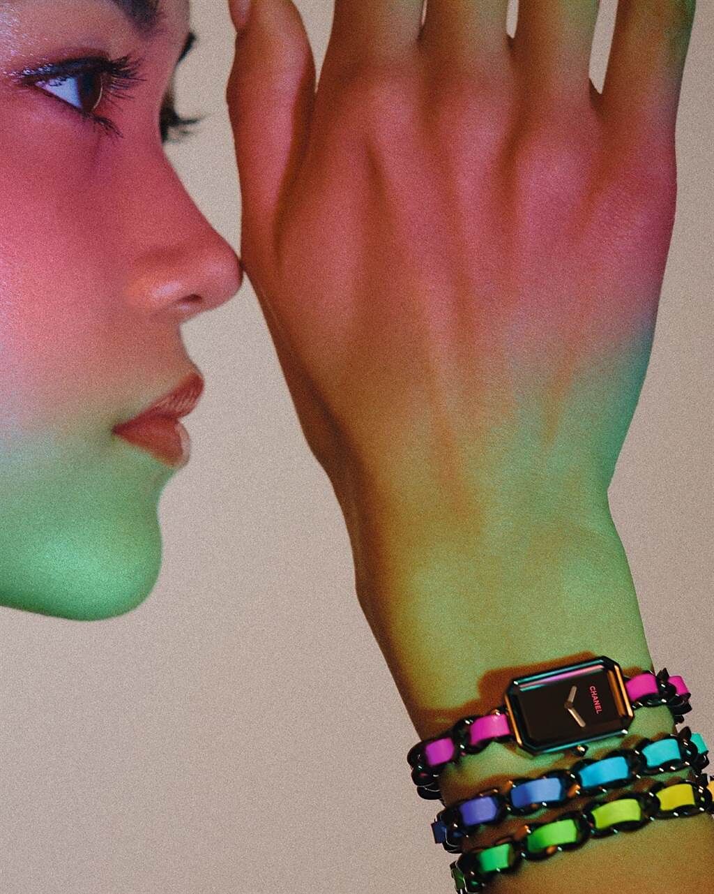 香奈兒Premiere Electro腕表，彩色電音彩虹表鍊讓人愛不釋手。（CHANEL提供）