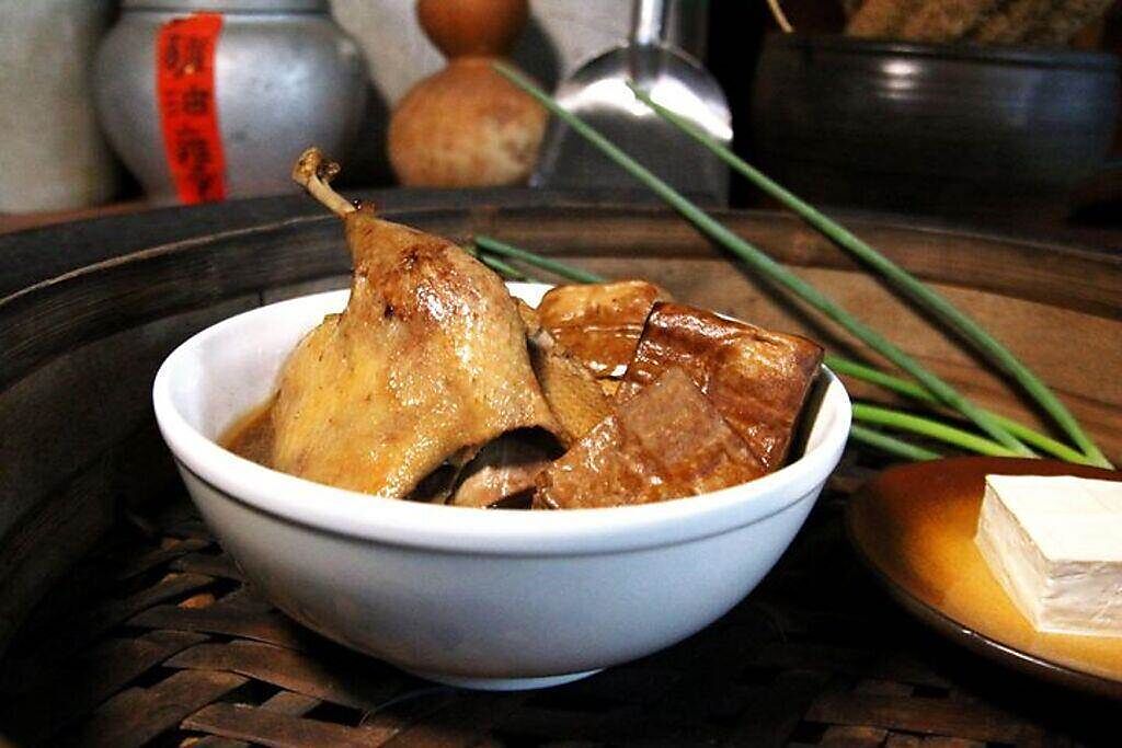 鴨香豆腐鍋是美味的燜鴨料理。　圖：金都餐廳╱提供

