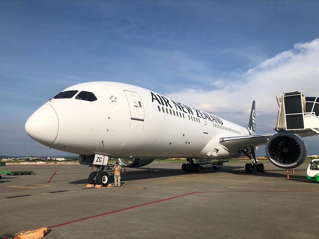 紐西蘭航空順利恢復一周兩班的台灣貨運服務，6月13日貨機順利抵達桃園機場。（紐西蘭航空提供／陳祐誠傳真）