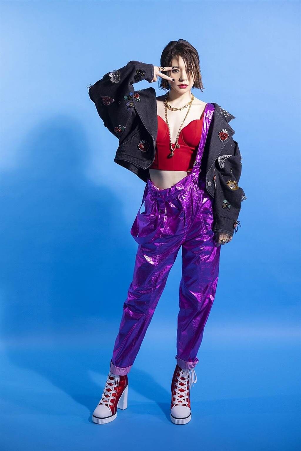 徐若瑄發表全新單曲《甩》，在形象照中佩戴Tiffany珠寶。（Tiffany & Co.提供）