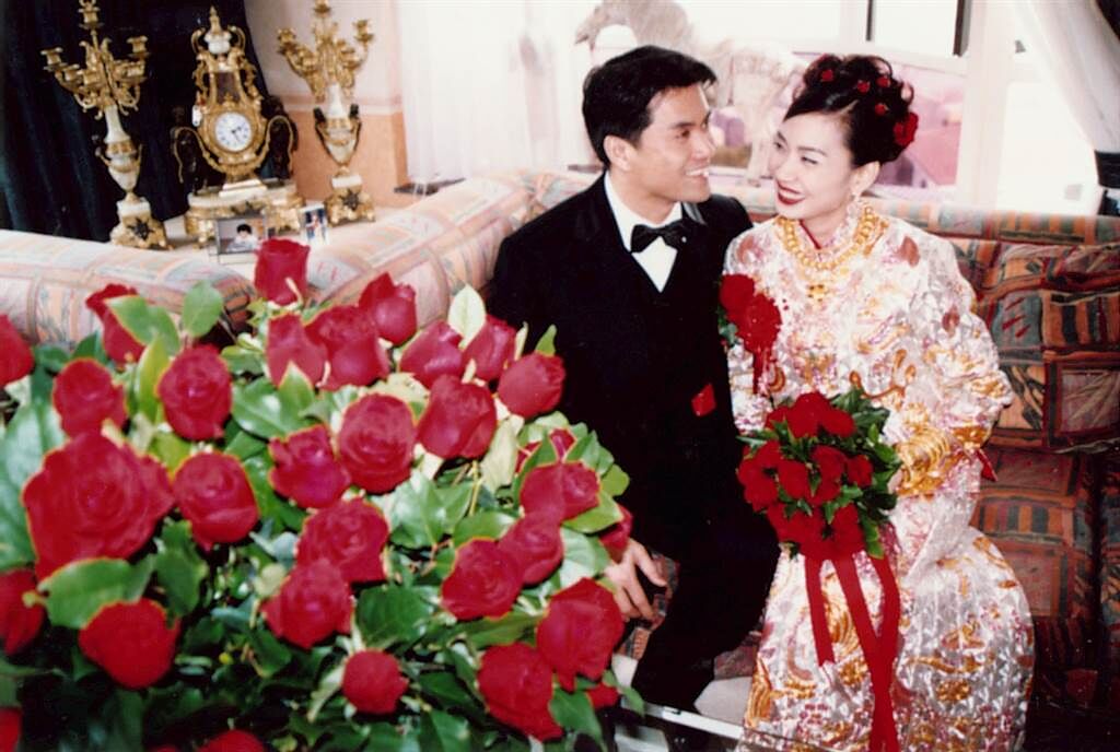 1997年呂良偉和鄺美雲結婚。(圖/ 取自中時資料庫，何麗萍攝)