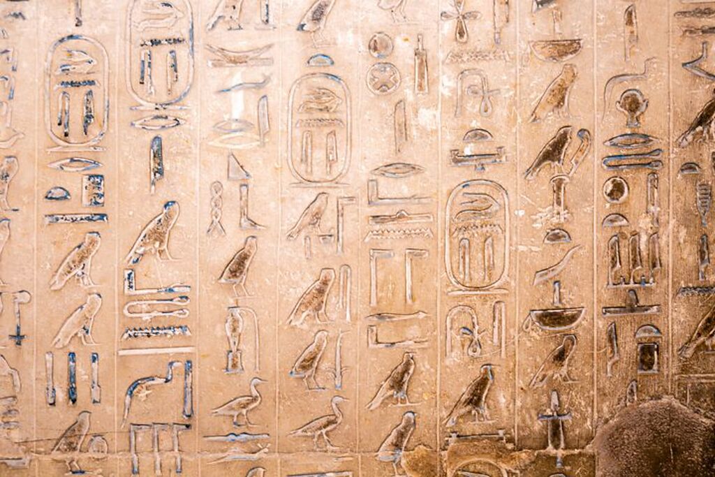 ▲烏納斯金字塔牆壁上的象形文字。　 圖：shutterstock╱來源