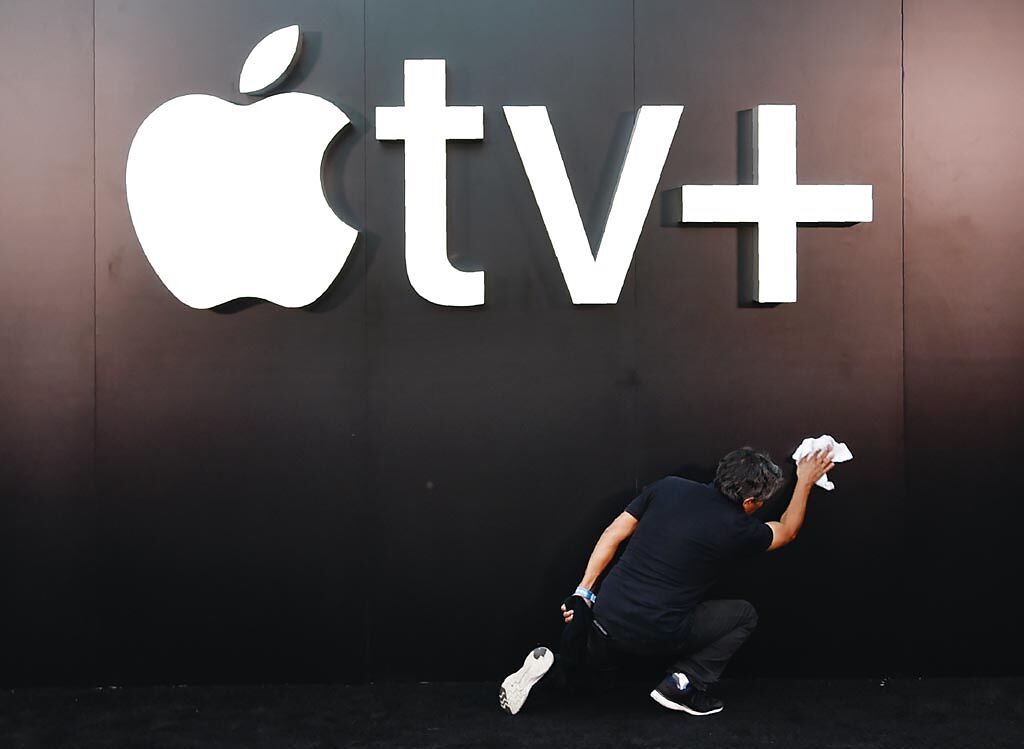 蘋果打算限縮Apple TV+免費試用期，自7月起，購買蘋果產品的消費者可免費使用3個月，而非先前的1年。圖／美聯社