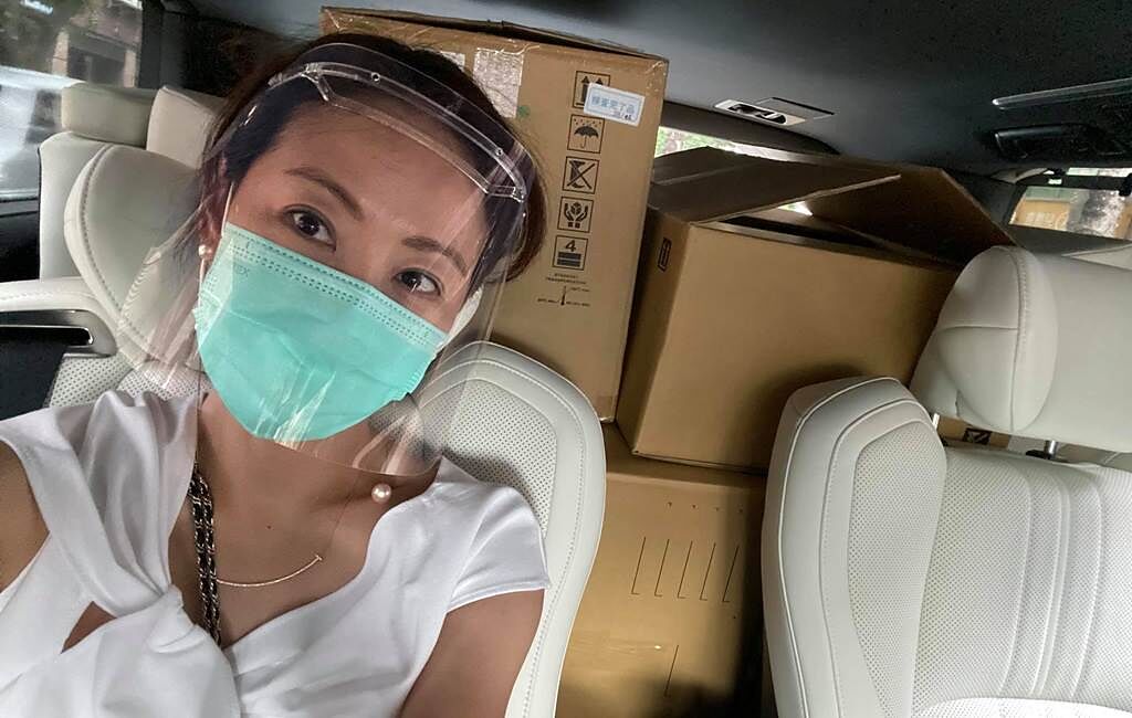 賈永婕近日為台灣自掏腰包捐醫療器材。（圖／FB@賈永婕）