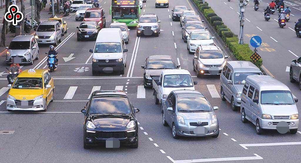 交通部公路總局宣布，今年自用汽機車汽燃費繳納期限延長至8月31日。（本報資料照）
