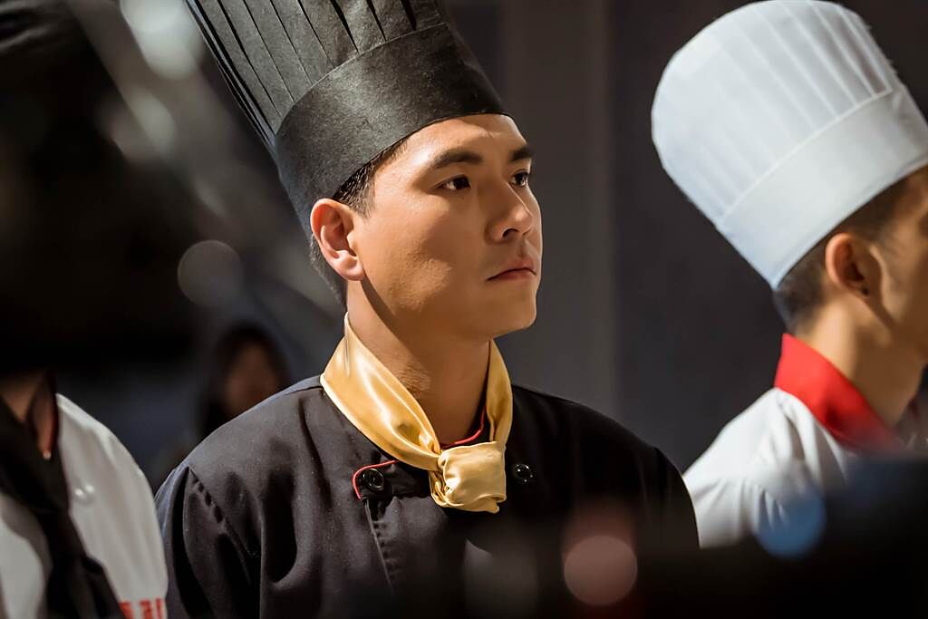 王傳一在《美味滿閣》飾演天菜主廚。（中視提供）