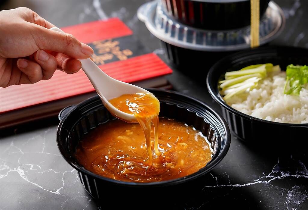台北神旺飯店全新打造「速速購美食百貨」，可在這裡購買「魚翅撈飯」。（圖／台北神旺大飯店）
