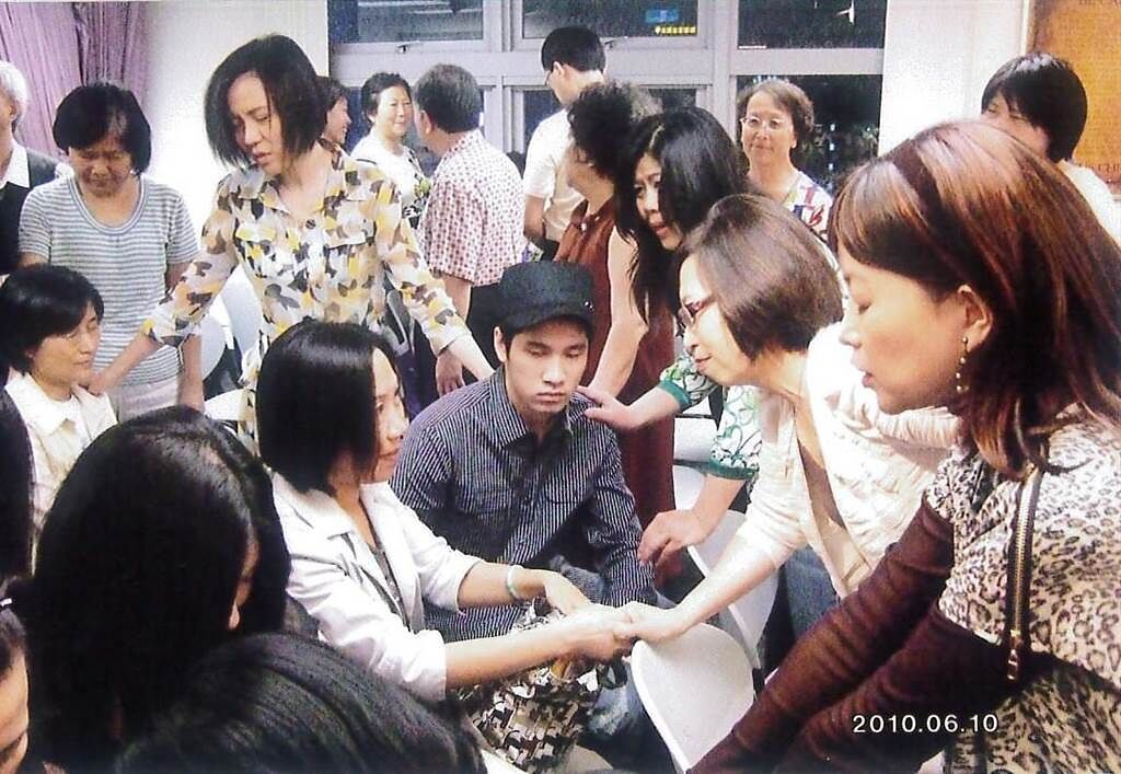 王芷蕾2010年6月曾在台灣的教會給陳銳鼓勵。（陳凱倫提供）