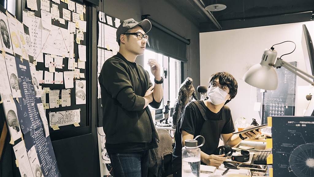 《勇者動畫系列》製作人王尉修(左)與導演楊子霆(右)。(公視提供)
