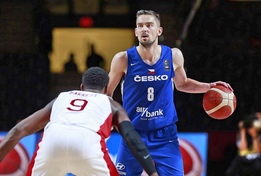 薩托納斯基4日替捷克投進全場最關鍵的絕殺球。(取自FIBA官網)