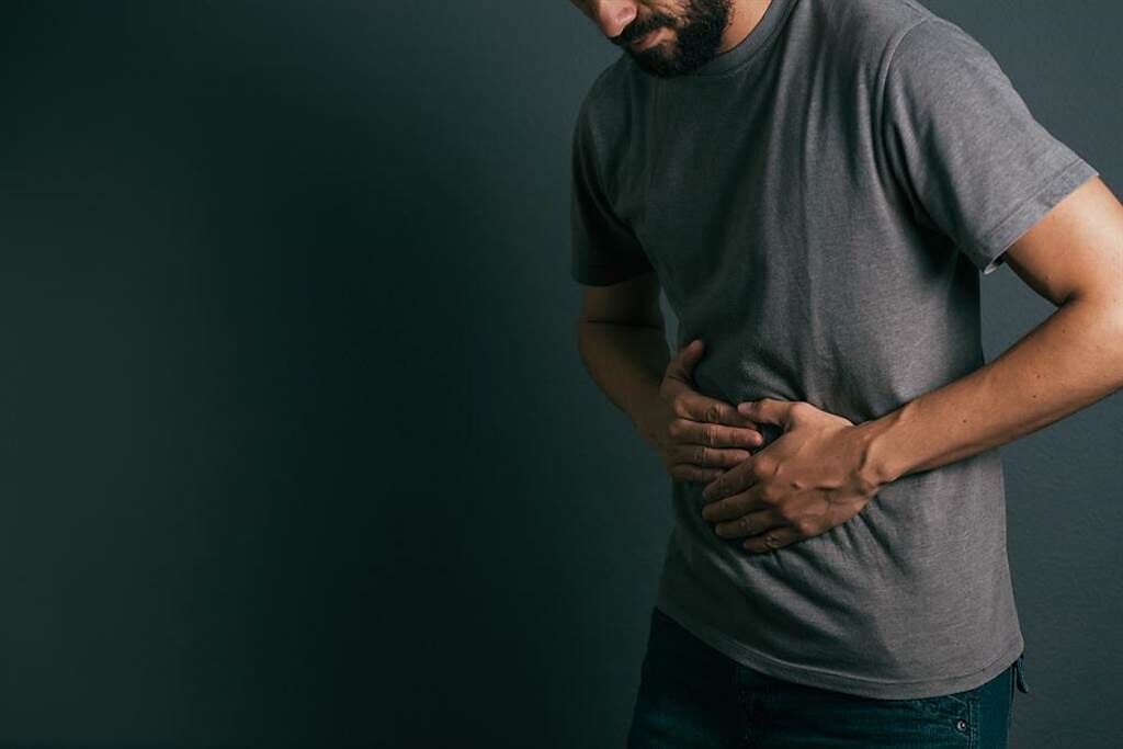 男性常貧血 小心是腸胃道出血 恐是大腸癌徵兆。(示意圖/Shutterstock)