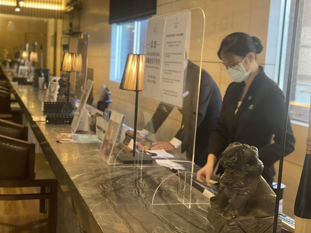 台東桂田喜來登酒店要求所有旅客在入住時必須出示PCR陰性證明或疫苗證明。（蔡旻妤攝）