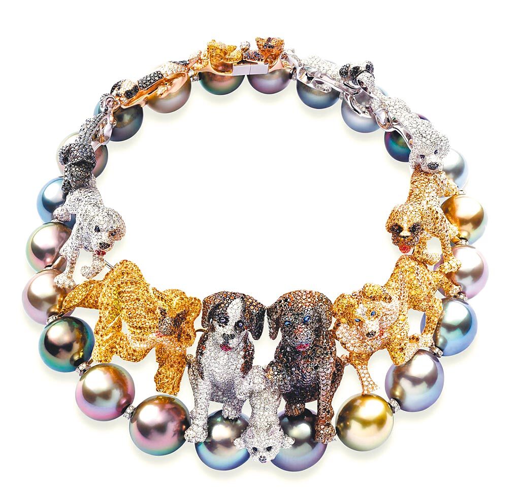 蕭邦發表「天堂」系列頂級珠寶，聯合總裁兼藝術總監卡羅琳舍費爾以她的愛犬為靈感，打造可愛小狗珍珠項鍊。（CHOPARD提供）