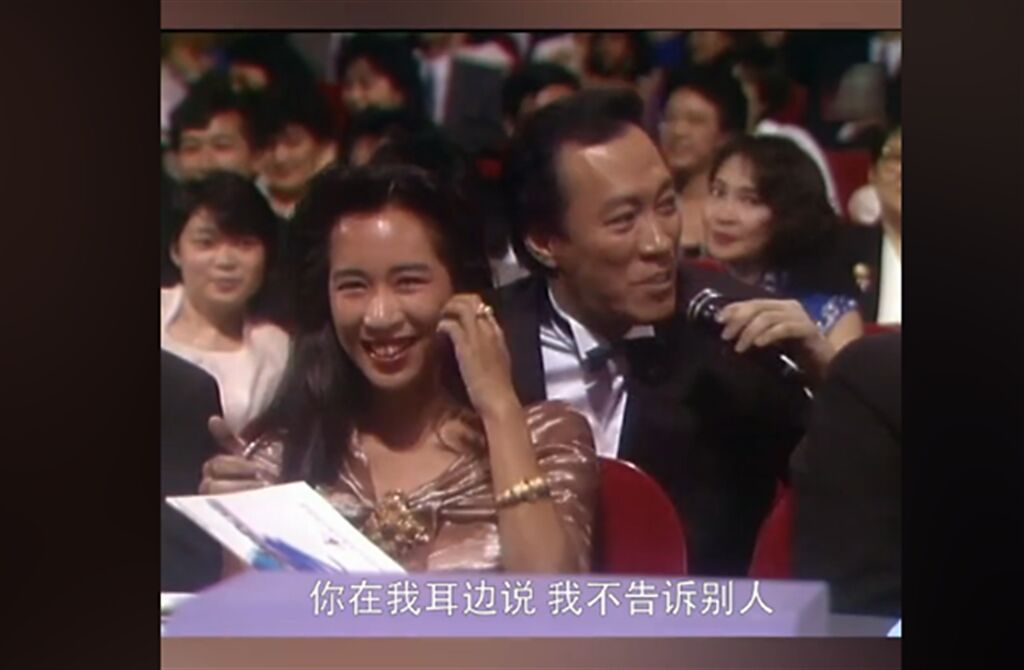朱玲玲被男主持摟肩追問最尷尬時刻。(取自TVB抖音)