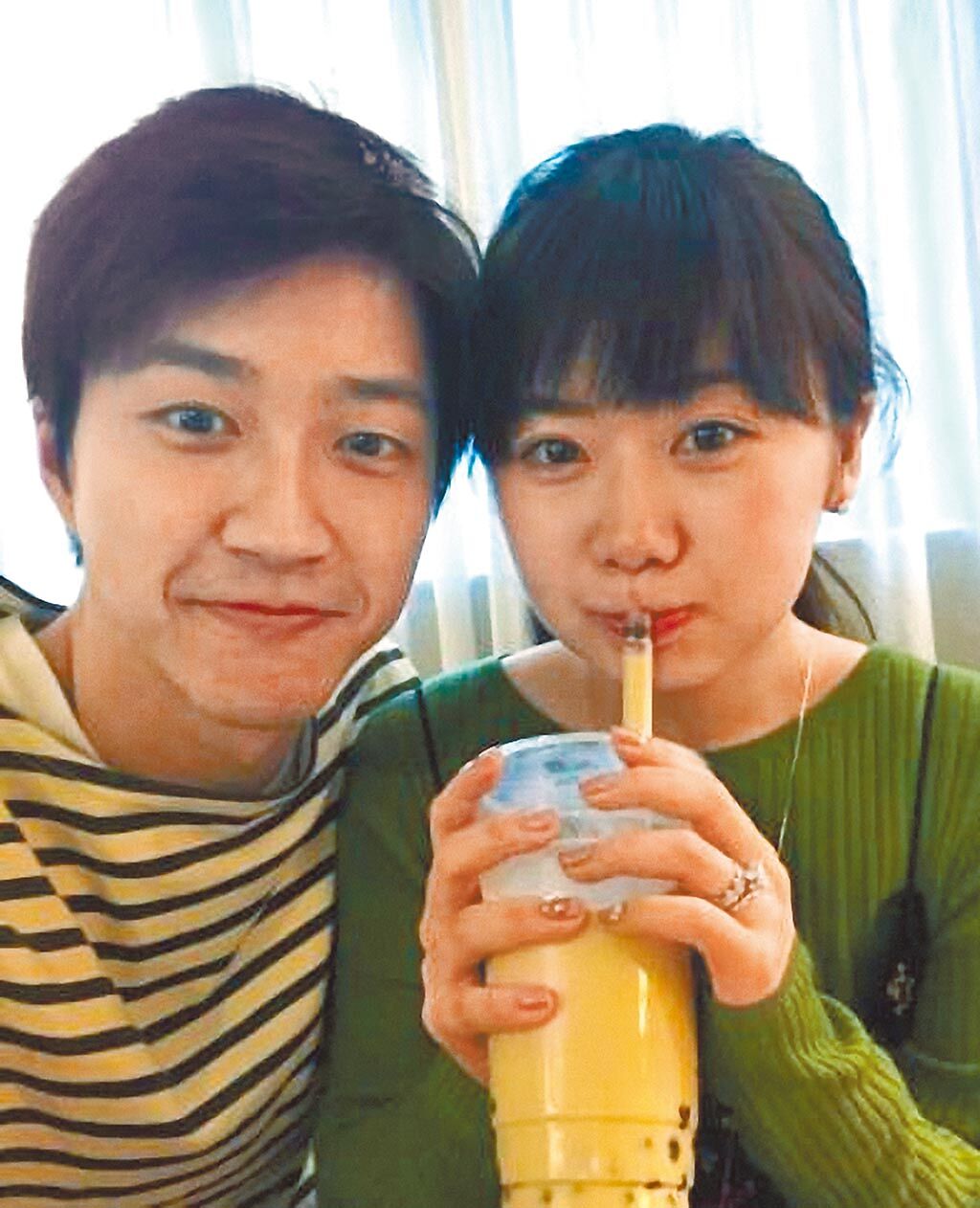 福原愛（右）喜歡喝珍珠奶茶，曾想與江宏傑一起在日本開店。（摘自臉書）