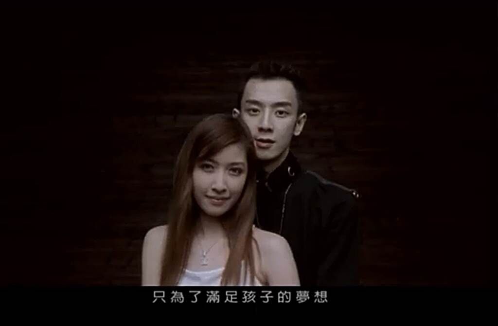 許維恩22歲時和創作才子楊明學熱戀，兩人還合拍天后王菲〈旋木〉MV。(圖/ 摘自YouTube)