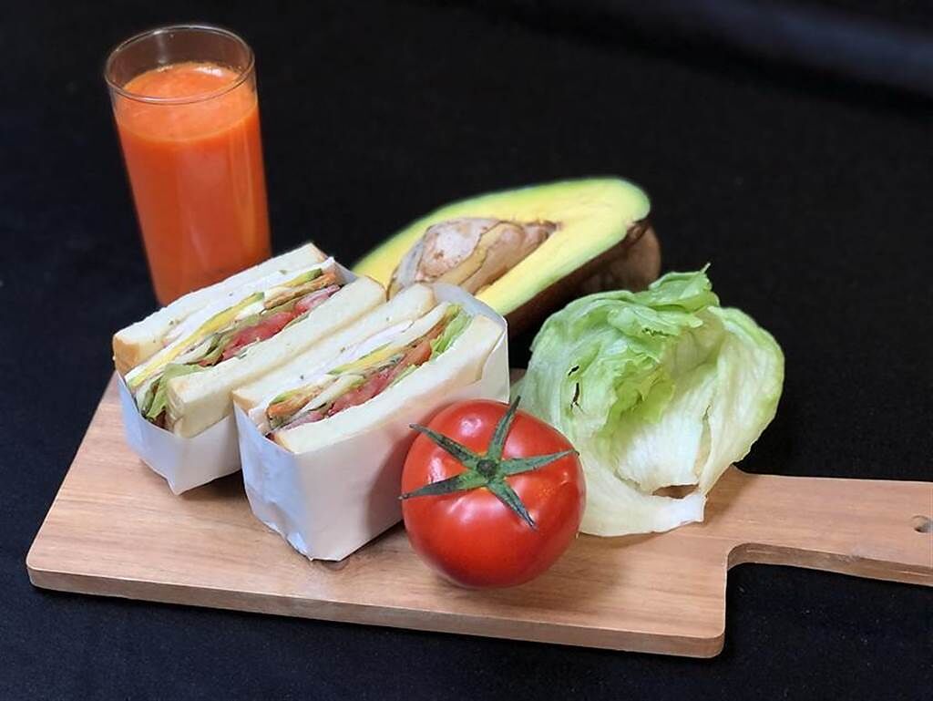 （國賓飯店推出全新「十明治」，標榜健康營養滿分。圖／國賓飯店提供）